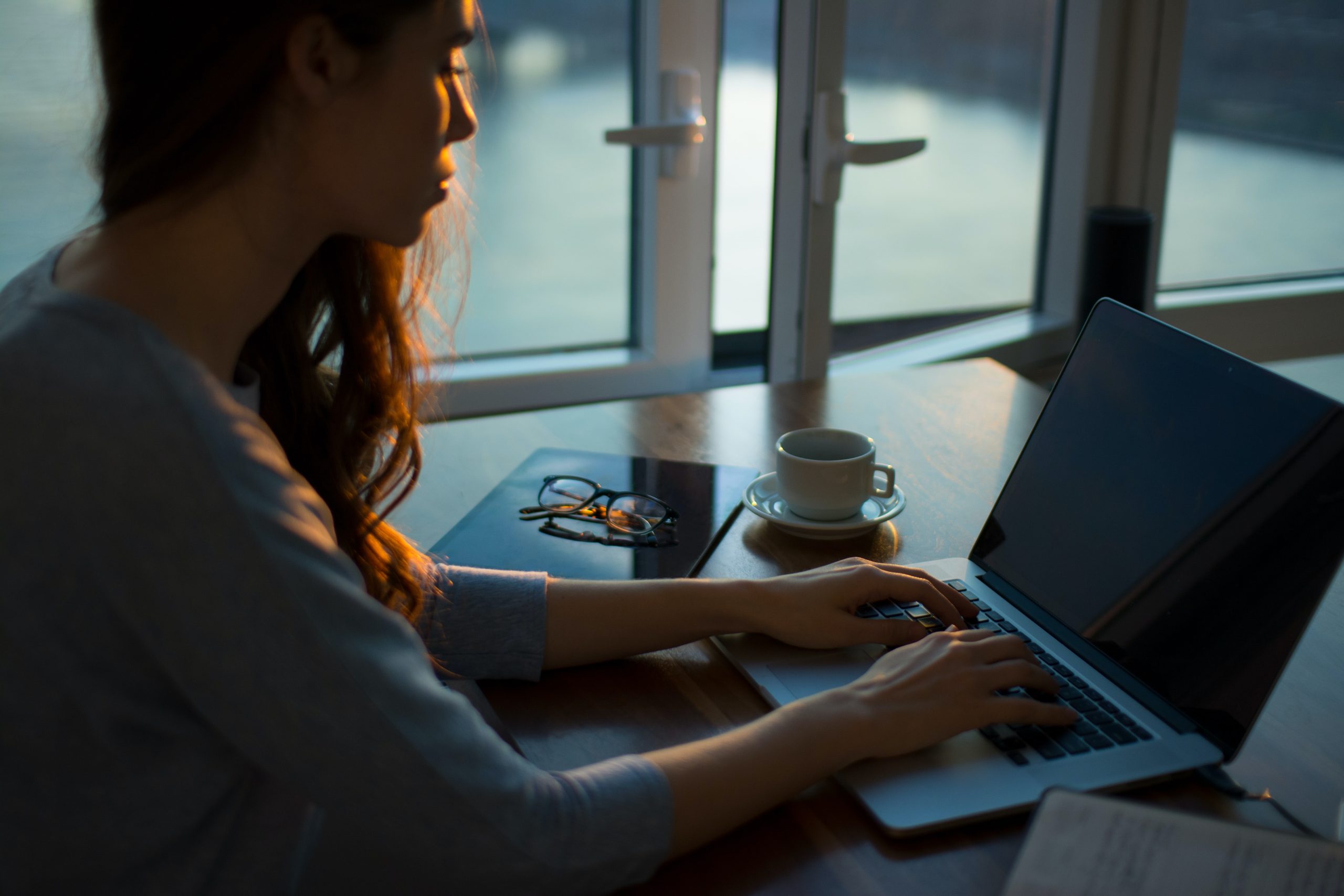 La competencia por el trabajo en remoto añade incertidumbre a un 2022 volátil para el sector tech