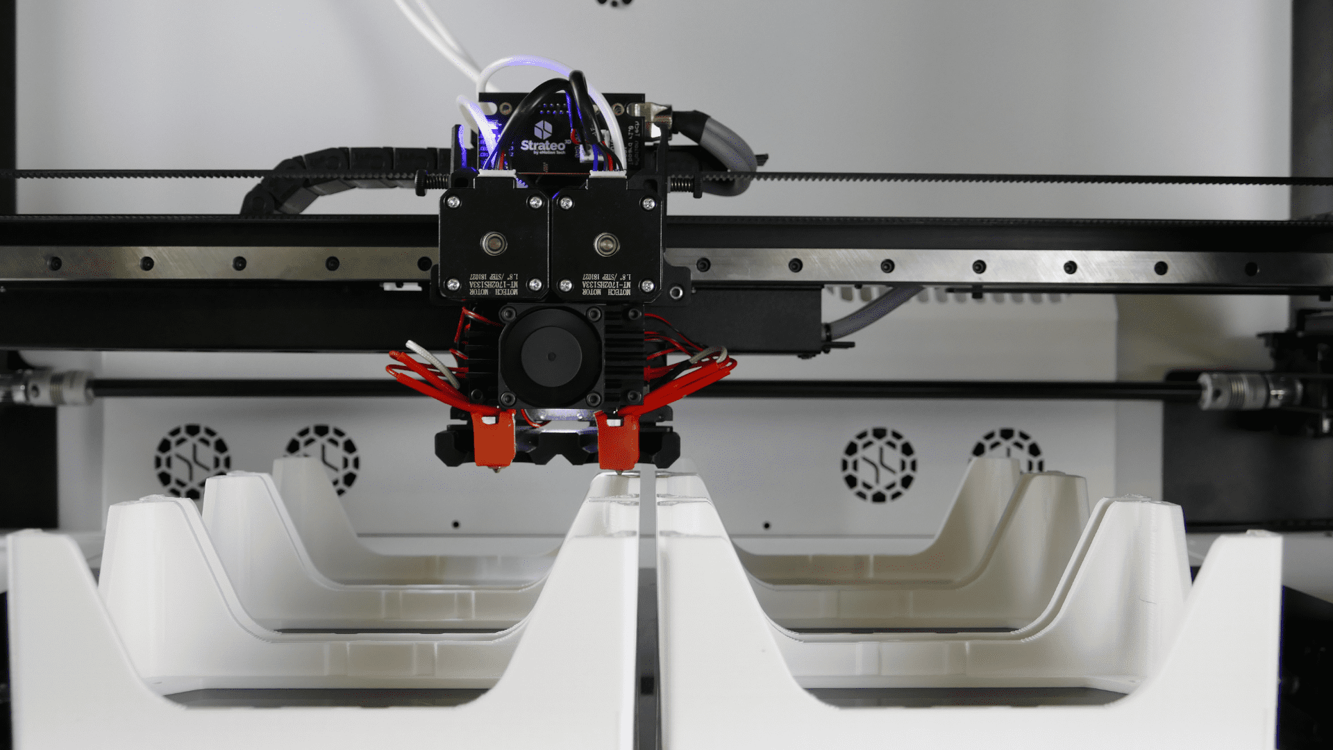 Reducir el peso de las piezas aeronáuticas, o prefabricar elementos personalizados, así son las innovaciones en fabricación aditiva