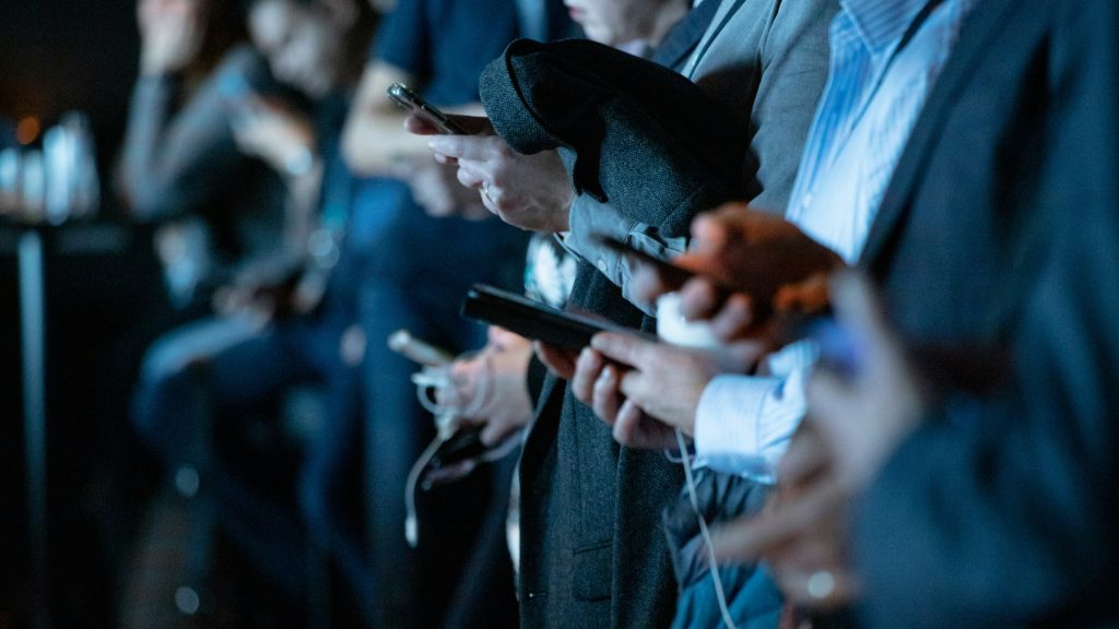 Redes sociales versus redes humanas