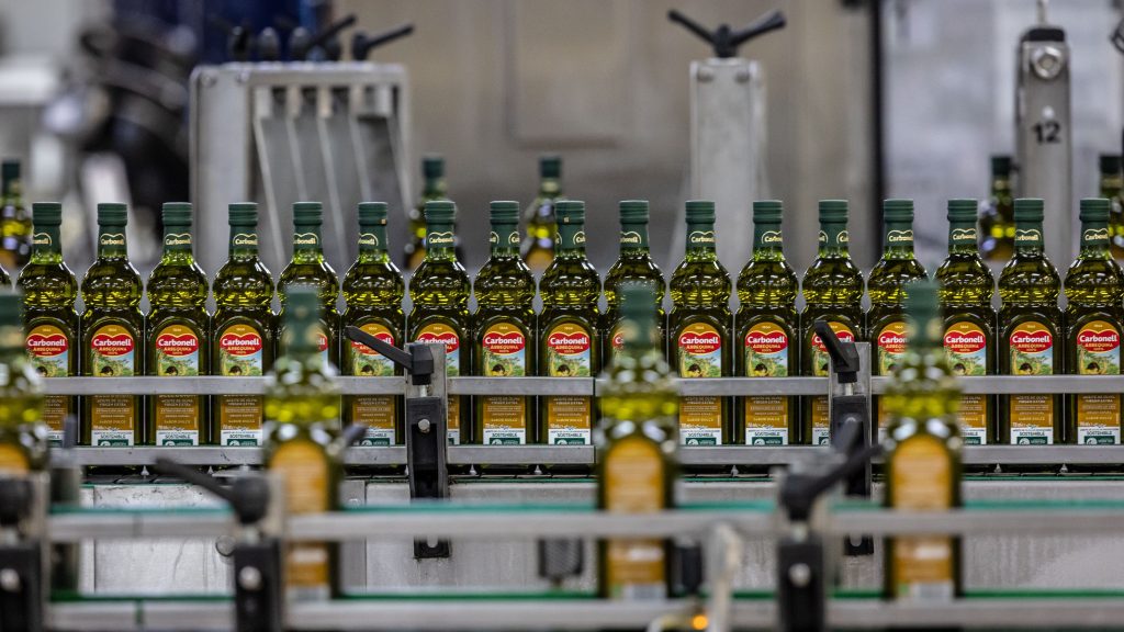 Deoleo, actualmente el mayor productor, embotellador y comercializador internacional de productos de aceite de oliva del mundo, ha implementado el software Opcenter del portfolio Siemens Xcelerator