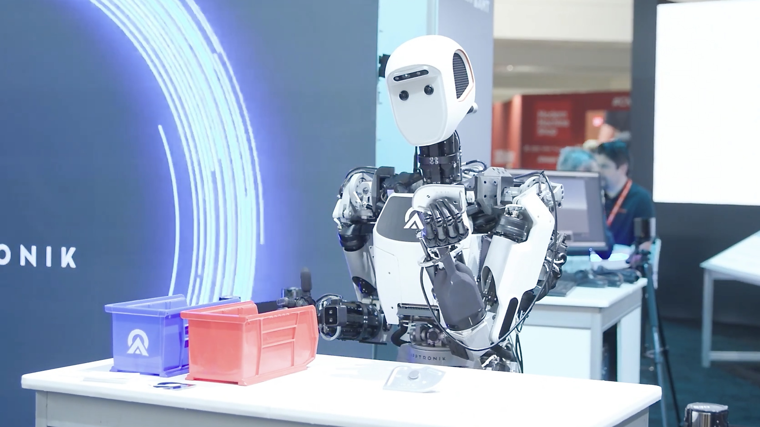 Robots humanoides, impresión robótica 3D y rayos X industriales: conoce las grandes ideas del IMTS 2024