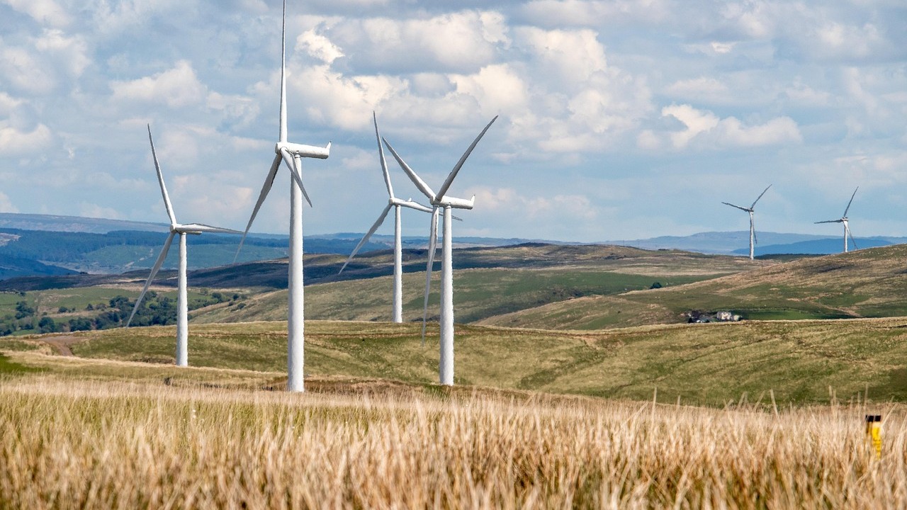 El reloj de la transición energética se acelera en Europa: la industria pierde interés por los países más lentos