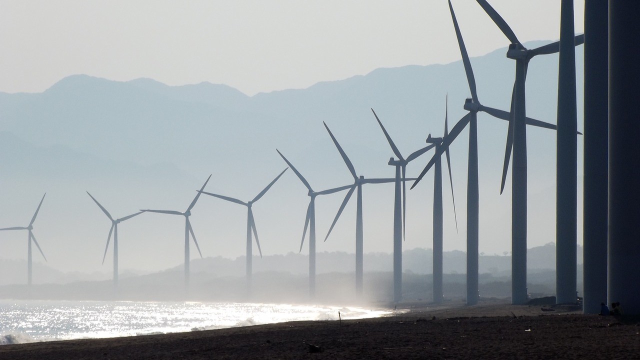 Cinco veces más silicio para fotovoltaica y el triple de tierras raras: los materiales, la vulnerabilidad que frena la transición energética
